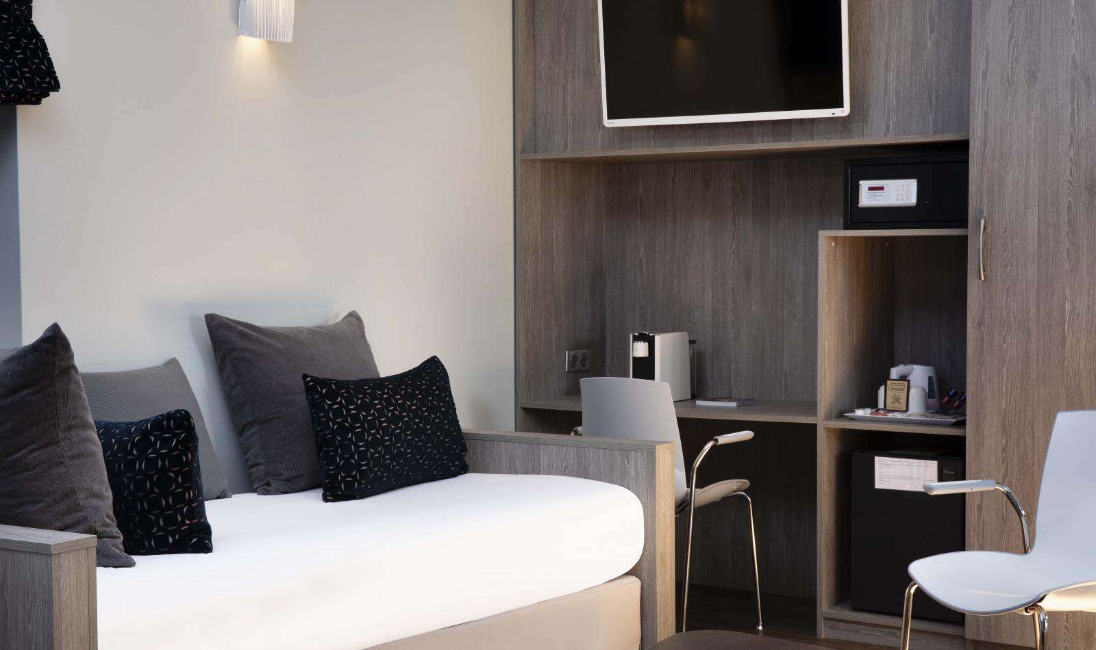 Country Club Hotel Yvre-l'Eveque Room photo